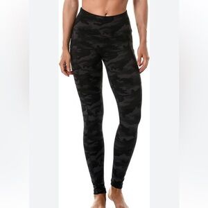 Athleta Black Camo Salutation Jogger Pant W-964 Size XS